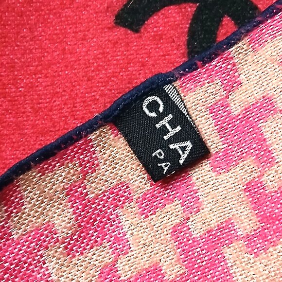 CHANEL Luxury Vintage Pink Multi-Color Charmed CC Blanket Scarf Shawl Wrap - Picture 13 of 15